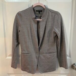BANANA REPUBLIC GRAY AND WHITE BLAZER SIZE SP